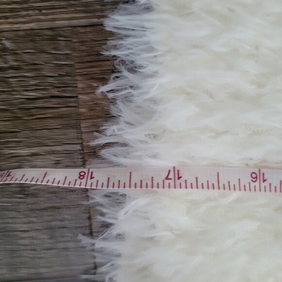 Love Tree White Fluffy Cropped Sweater Women’s Size L | Soft Shag Crewneck - Picture 9 of 9